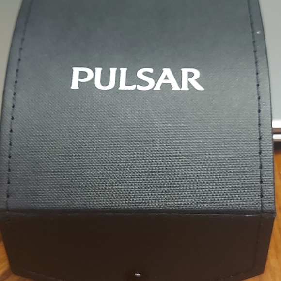Older Pulsar Watch With Case Untested - Picture 8 of 15